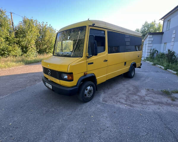 Жовтий Мерседес T2, об'ємом двигуна 3.97 л та пробігом 500 тис. км за 5500 $, фото 7 на Automoto.ua