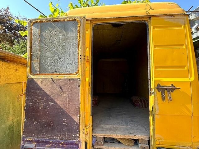 Желтый Мерседес T2, объемом двигателя 4 л и пробегом 0 тыс. км за 6500 $, фото 7 на Automoto.ua