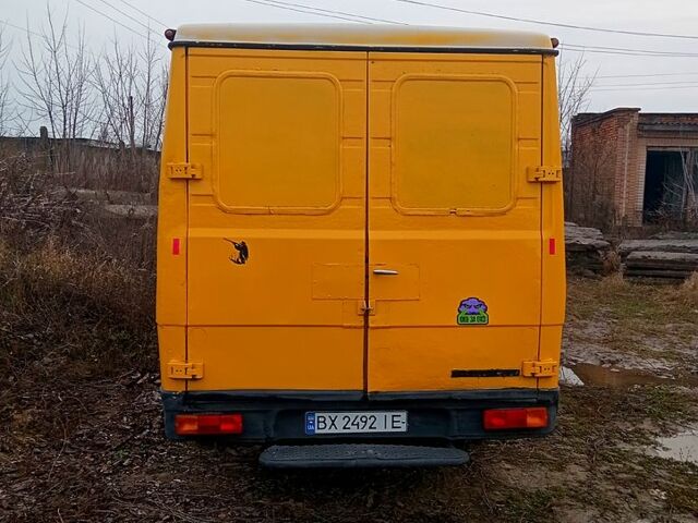 Желтый Мерседес T2, объемом двигателя 2.9 л и пробегом 500 тыс. км за 1700 $, фото 2 на Automoto.ua