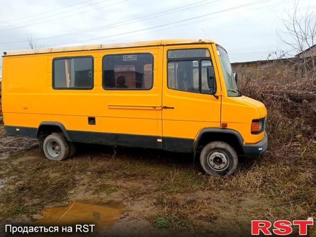 Желтый Мерседес T2, объемом двигателя 2.9 л и пробегом 500 тыс. км за 1700 $, фото 1 на Automoto.ua