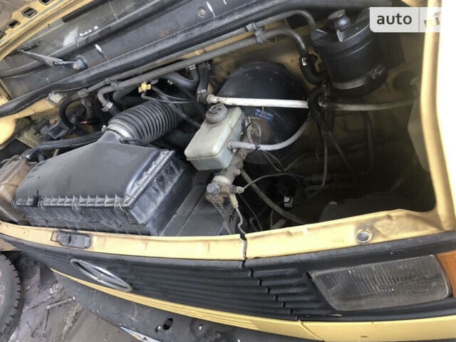 Желтый Мерседес T2, объемом двигателя 4 л и пробегом 450 тыс. км за 3100 $, фото 5 на Automoto.ua