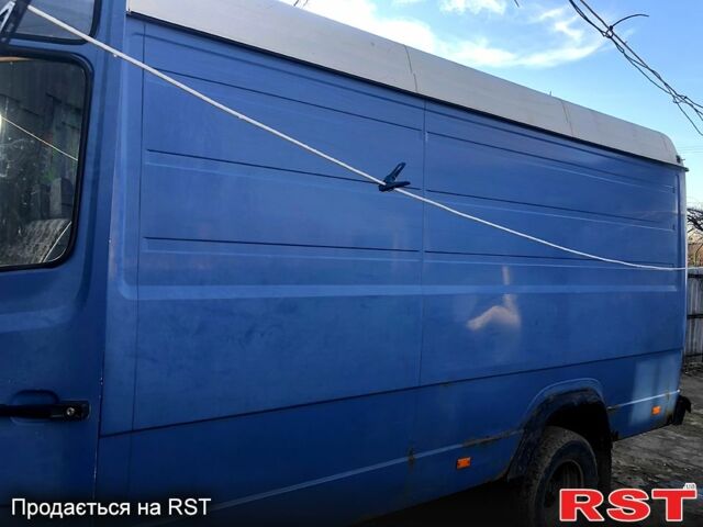 Синий Мерседес T2, объемом двигателя 4 л и пробегом 750 тыс. км за 6000 $, фото 1 на Automoto.ua