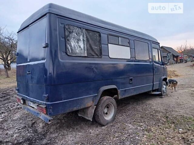 Синий Мерседес T2, объемом двигателя 3.97 л и пробегом 444 тыс. км за 3500 $, фото 3 на Automoto.ua