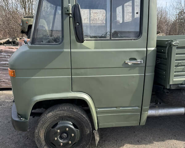 Зеленый Мерседес T2, объемом двигателя 3.7 л и пробегом 1000 тыс. км за 7700 $, фото 3 на Automoto.ua