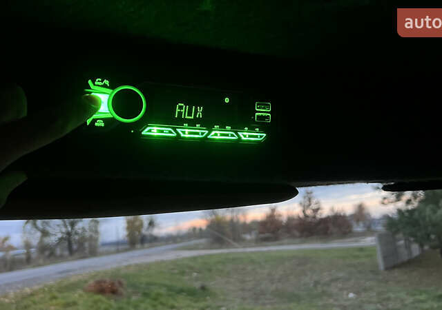 Зеленый Мерседес T2, объемом двигателя 4 л и пробегом 719 тыс. км за 10700 $, фото 13 на Automoto.ua