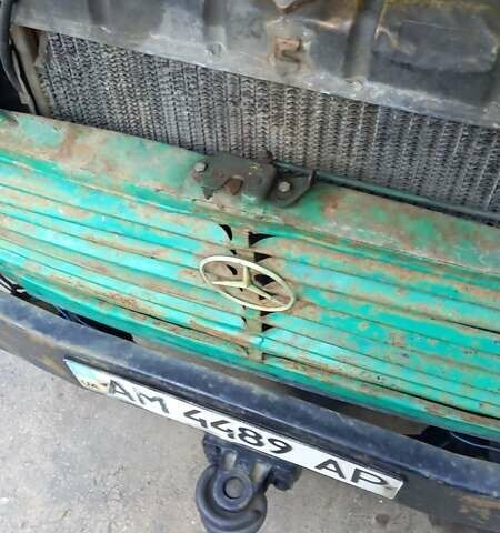 Зеленый Мерседес T2, объемом двигателя 3.7 л и пробегом 500 тыс. км за 2200 $, фото 12 на Automoto.ua