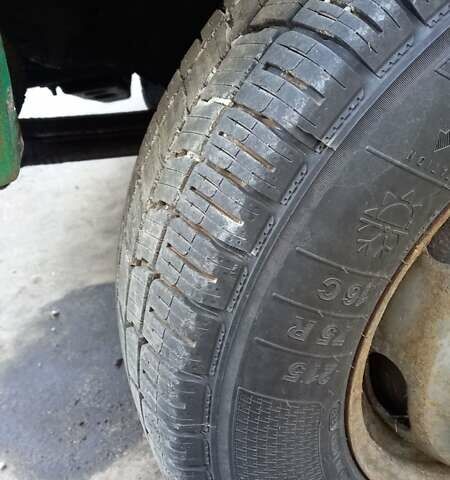 Зеленый Мерседес T2, объемом двигателя 3.7 л и пробегом 500 тыс. км за 2200 $, фото 4 на Automoto.ua