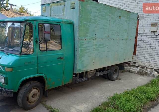 Зеленый Мерседес T2, объемом двигателя 3.7 л и пробегом 500 тыс. км за 2200 $, фото 5 на Automoto.ua