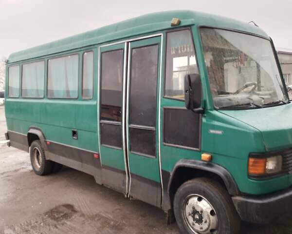 Зелений Мерседес T2, об'ємом двигуна 4 л та пробігом 500 тис. км за 5800 $, фото 1 на Automoto.ua