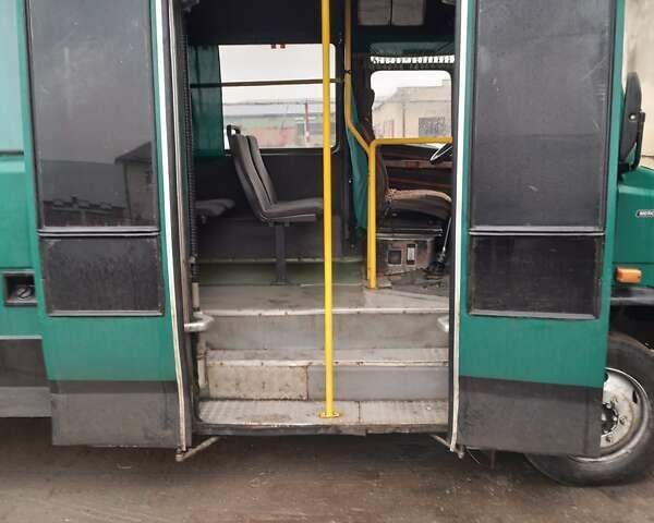 Зелений Мерседес T2, об'ємом двигуна 4 л та пробігом 500 тис. км за 5800 $, фото 4 на Automoto.ua