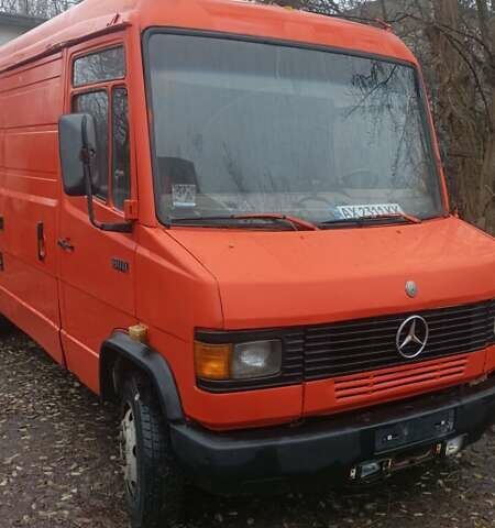 Оранжевый Мерседес T2, объемом двигателя 3.97 л и пробегом 4 тыс. км за 4500 $, фото 1 на Automoto.ua