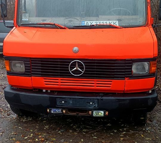 Помаранчевий Мерседес T2, об'ємом двигуна 4 л та пробігом 400 тис. км за 4500 $, фото 2 на Automoto.ua