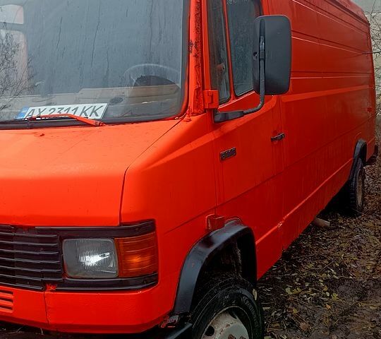 Помаранчевий Мерседес T2, об'ємом двигуна 4 л та пробігом 400 тис. км за 4500 $, фото 3 на Automoto.ua