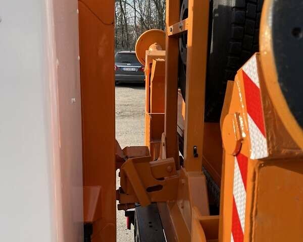 Оранжевый Мерседес T2, объемом двигателя 5.96 л и пробегом 190 тыс. км за 39900 $, фото 14 на Automoto.ua