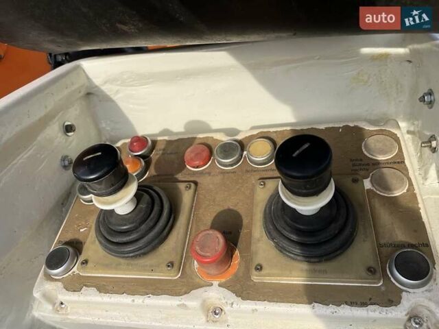 Оранжевый Мерседес T2, объемом двигателя 5.96 л и пробегом 190 тыс. км за 39900 $, фото 16 на Automoto.ua