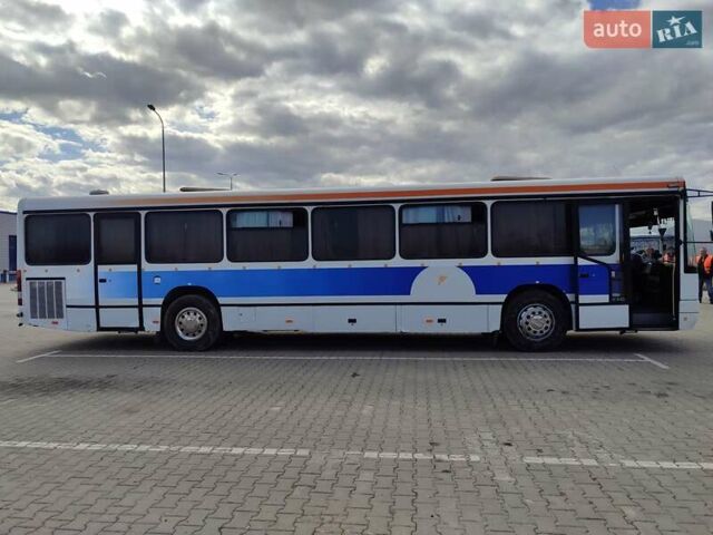 Белый Мерседес Туризмо, объемом двигателя 12 л и пробегом 650 тыс. км за 8900 $, фото 1 на Automoto.ua