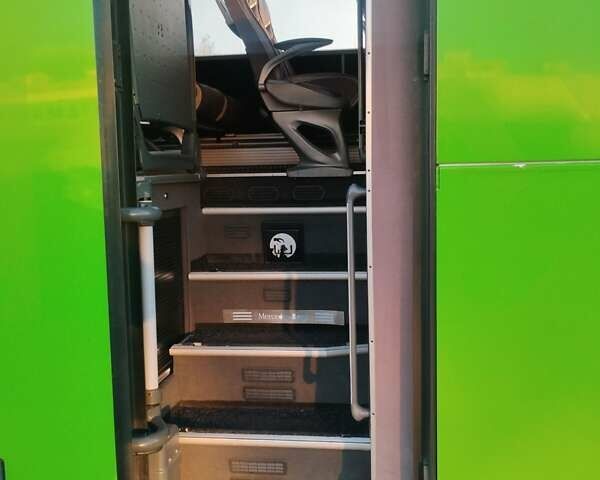 Зеленый Мерседес Туризмо, объемом двигателя 11.97 л и пробегом 1000 тыс. км за 122000 $, фото 6 на Automoto.ua