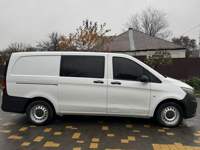 Белый Мерседес В-Класс, объемом двигателя 2.1 л и пробегом 361 тыс. км за 15000 $, фото 5 на Automoto.ua