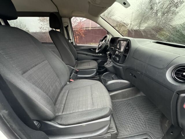 Белый Мерседес В-Класс, объемом двигателя 2.1 л и пробегом 361 тыс. км за 15000 $, фото 13 на Automoto.ua