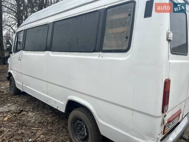 Белый Мерседес В-Класс, объемом двигателя 2.4 л и пробегом 348 тыс. км за 1500 $, фото 1 на Automoto.ua