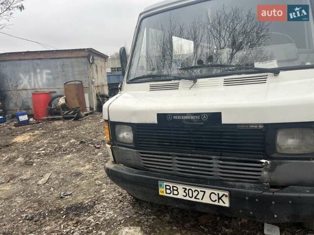 Белый Мерседес В-Класс, объемом двигателя 2.4 л и пробегом 348 тыс. км за 1500 $, фото 3 на Automoto.ua