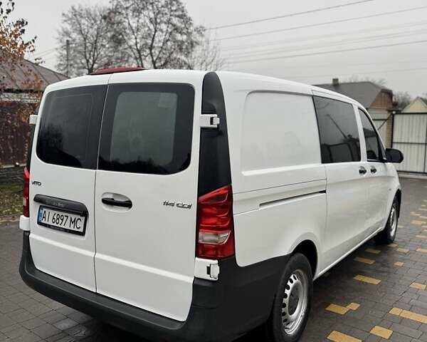 Белый Мерседес В-Класс, объемом двигателя 2.1 л и пробегом 361 тыс. км за 15000 $, фото 4 на Automoto.ua