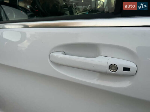 Білий Мерседес В-Клас, об'ємом двигуна 2.14 л та пробігом 289 тис. км за 28900 $, фото 10 на Automoto.ua