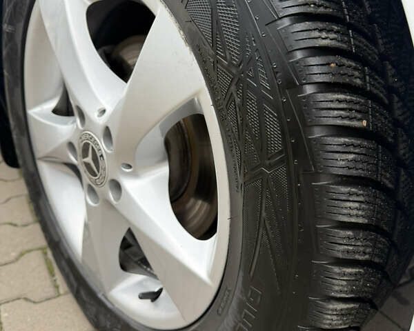 Белый Мерседес В-Класс, объемом двигателя 2.14 л и пробегом 179 тыс. км за 37700 $, фото 24 на Automoto.ua