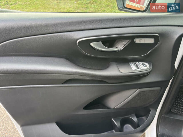 Белый Мерседес В-Класс, объемом двигателя 2.14 л и пробегом 191 тыс. км за 31900 $, фото 6 на Automoto.ua