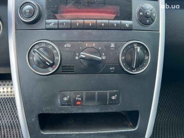 Черный Мерседес В-Класс, объемом двигателя 2.1 л и пробегом 265 тыс. км за 6990 $, фото 27 на Automoto.ua