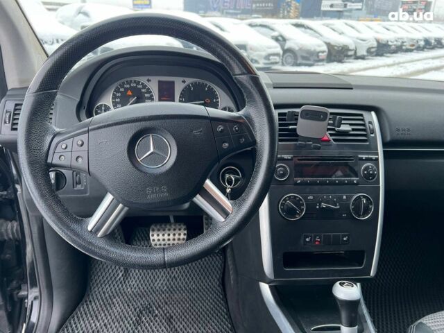 Черный Мерседес В-Класс, объемом двигателя 2.1 л и пробегом 265 тыс. км за 6990 $, фото 21 на Automoto.ua