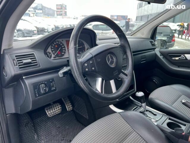Черный Мерседес В-Класс, объемом двигателя 2.1 л и пробегом 265 тыс. км за 6990 $, фото 16 на Automoto.ua
