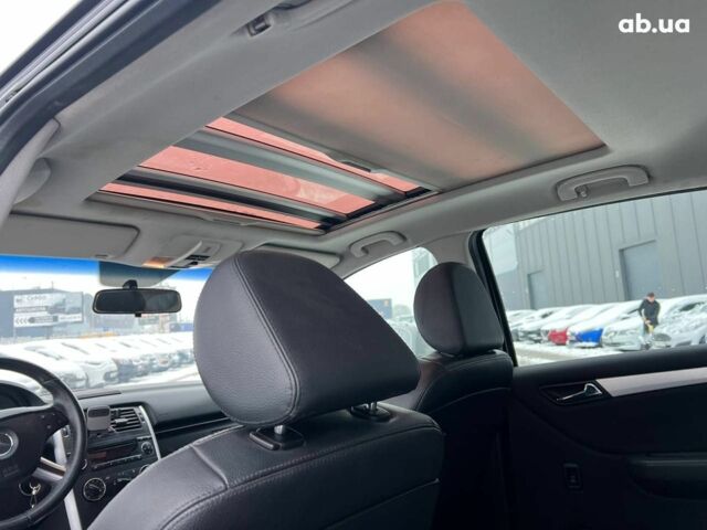 Черный Мерседес В-Класс, объемом двигателя 2.1 л и пробегом 265 тыс. км за 6990 $, фото 32 на Automoto.ua