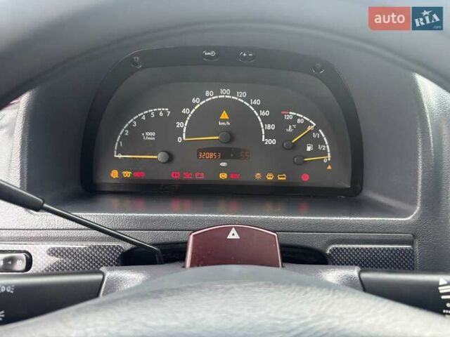 Черный Мерседес В-Класс, объемом двигателя 2.1 л и пробегом 320 тыс. км за 7400 $, фото 11 на Automoto.ua