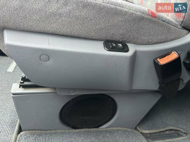 Черный Мерседес В-Класс, объемом двигателя 2.1 л и пробегом 320 тыс. км за 7400 $, фото 10 на Automoto.ua