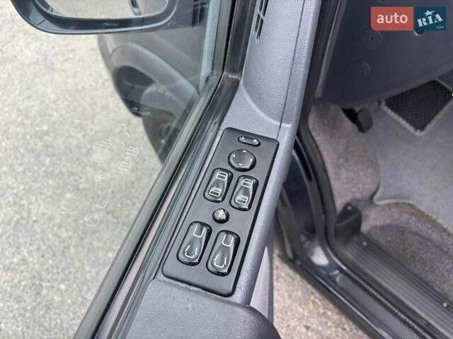 Черный Мерседес В-Класс, объемом двигателя 2.1 л и пробегом 320 тыс. км за 7400 $, фото 12 на Automoto.ua