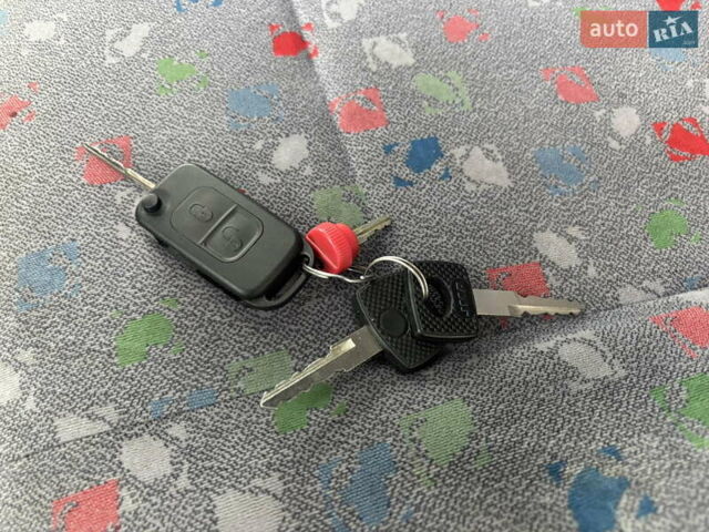 Черный Мерседес В-Класс, объемом двигателя 2.1 л и пробегом 320 тыс. км за 7400 $, фото 33 на Automoto.ua