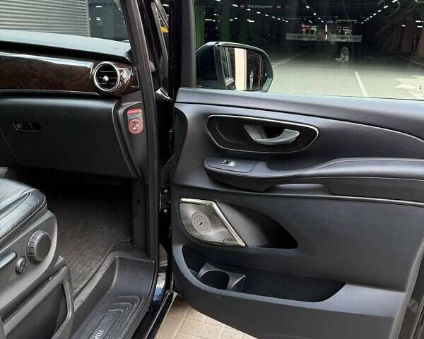 Чорний Мерседес В-Клас, об'ємом двигуна 2.2 л та пробігом 300 тис. км за 29500 $, фото 8 на Automoto.ua