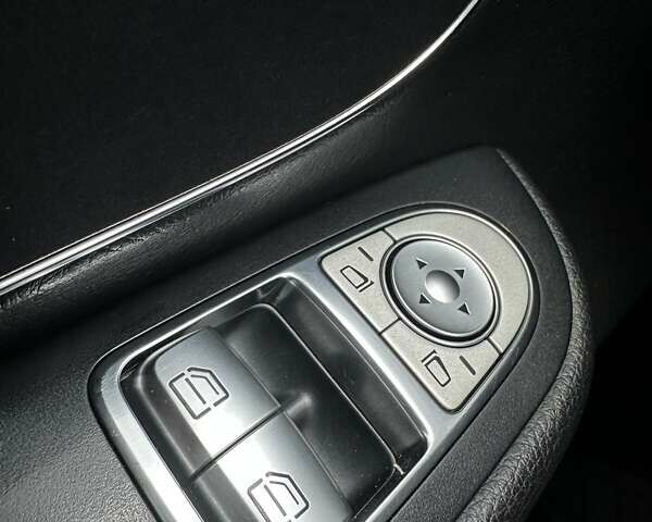 Черный Мерседес В-Класс, объемом двигателя 2.14 л и пробегом 383 тыс. км за 29900 $, фото 28 на Automoto.ua