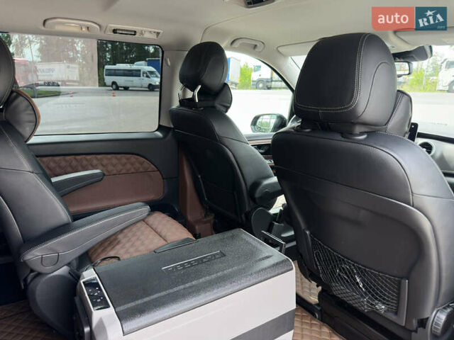 Мерседес В-Класс 2016 в Киеве на Automoto.ua Черный Мерседес В-Класс, объемом двигателя 2.14 л и пробегом 168 тыс. км за 51000 $, фото 35 на Automoto.ua