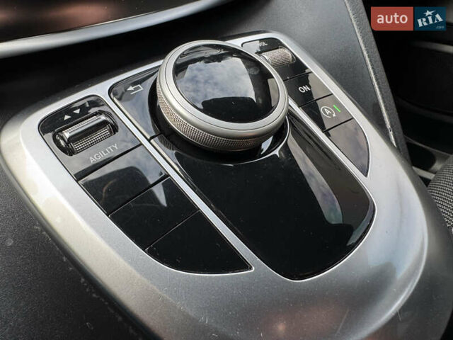 Чорний Мерседес В-Клас, об'ємом двигуна 2.2 л та пробігом 478 тис. км за 30000 $, фото 31 на Automoto.ua