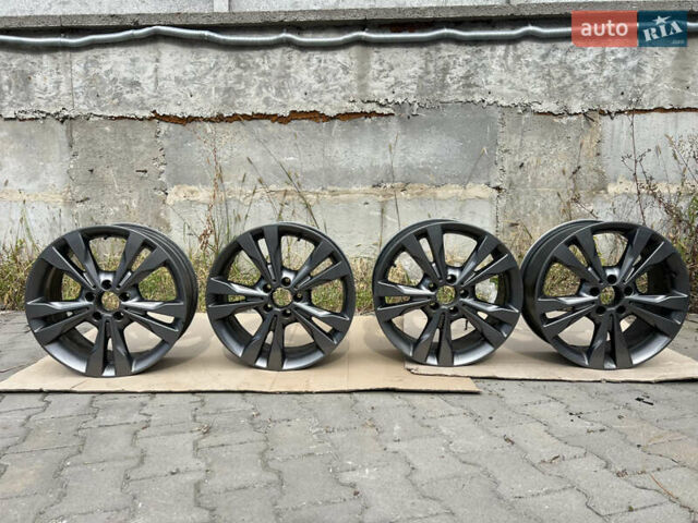 Мерседес В-Класс 2016 в Киеве на Automoto.ua Черный Мерседес В-Класс, объемом двигателя 2.14 л и пробегом 180 тыс. км за 42000 $, фото 31 на Automoto.ua