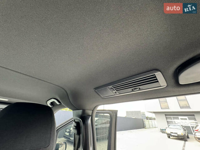 Черный Мерседес В-Класс, объемом двигателя 2.2 л и пробегом 478 тыс. км за 30000 $, фото 56 на Automoto.ua