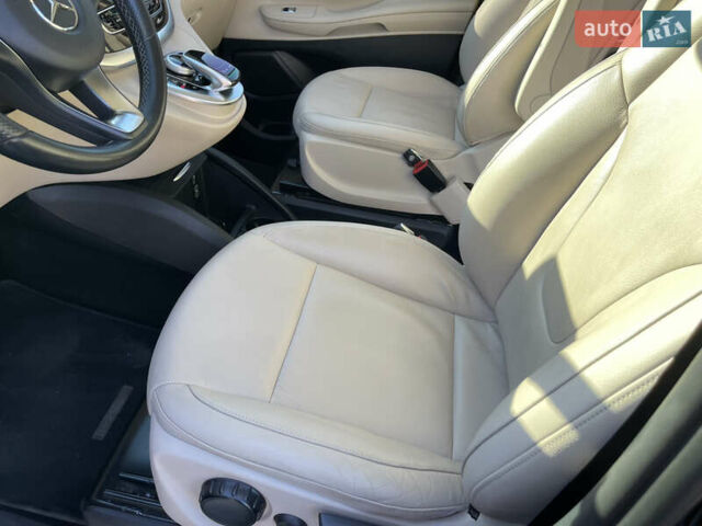 Чорний Мерседес В-Клас, об'ємом двигуна 2.14 л та пробігом 135 тис. км за 50000 $, фото 31 на Automoto.ua