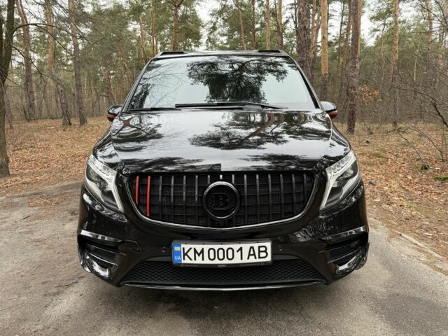 Чорний Мерседес В-Клас, об'ємом двигуна 2 л та пробігом 44 тис. км за 95600 $, фото 1 на Automoto.ua