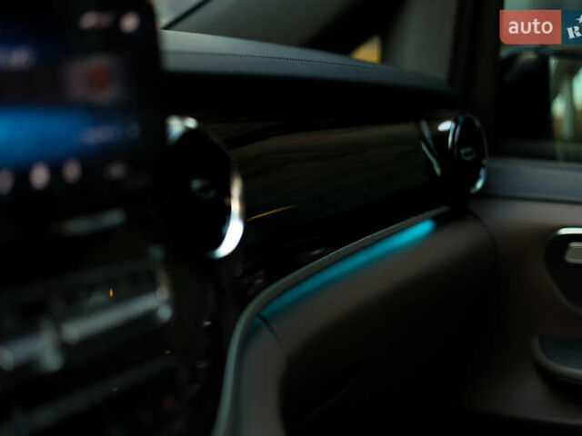 Чорний Мерседес В-Клас, об'ємом двигуна 2.14 л та пробігом 26 тис. км за 88800 $, фото 44 на Automoto.ua