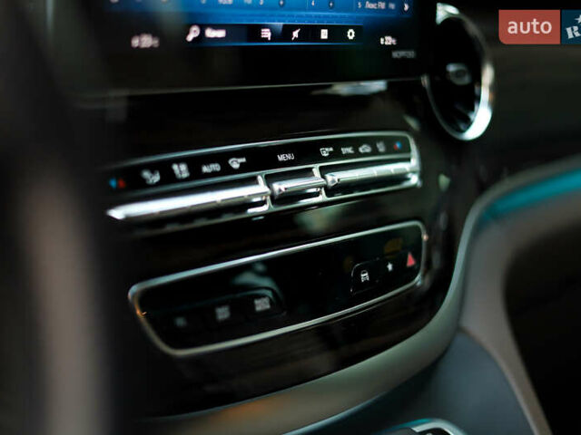 Чорний Мерседес В-Клас, об'ємом двигуна 2.14 л та пробігом 26 тис. км за 88800 $, фото 42 на Automoto.ua