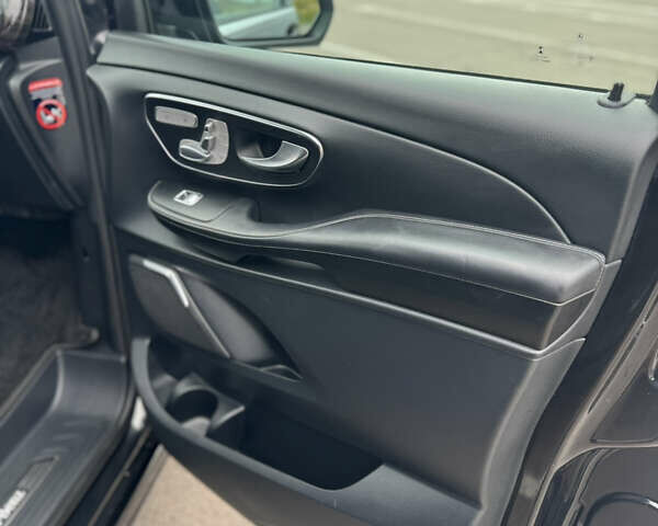 Черный Мерседес В-Класс, объемом двигателя 2.14 л и пробегом 40 тыс. км за 97500 $, фото 30 на Automoto.ua