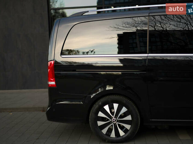 Чорний Мерседес В-Клас, об'ємом двигуна 2.14 л та пробігом 26 тис. км за 88800 $, фото 5 на Automoto.ua