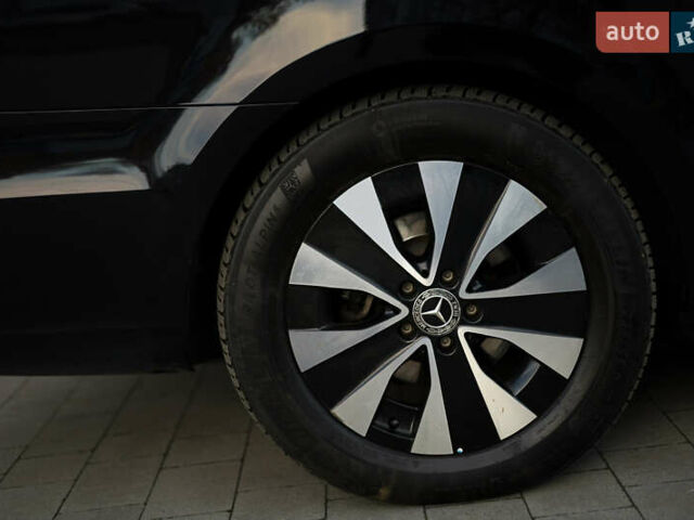 Чорний Мерседес В-Клас, об'ємом двигуна 2.14 л та пробігом 26 тис. км за 88800 $, фото 31 на Automoto.ua